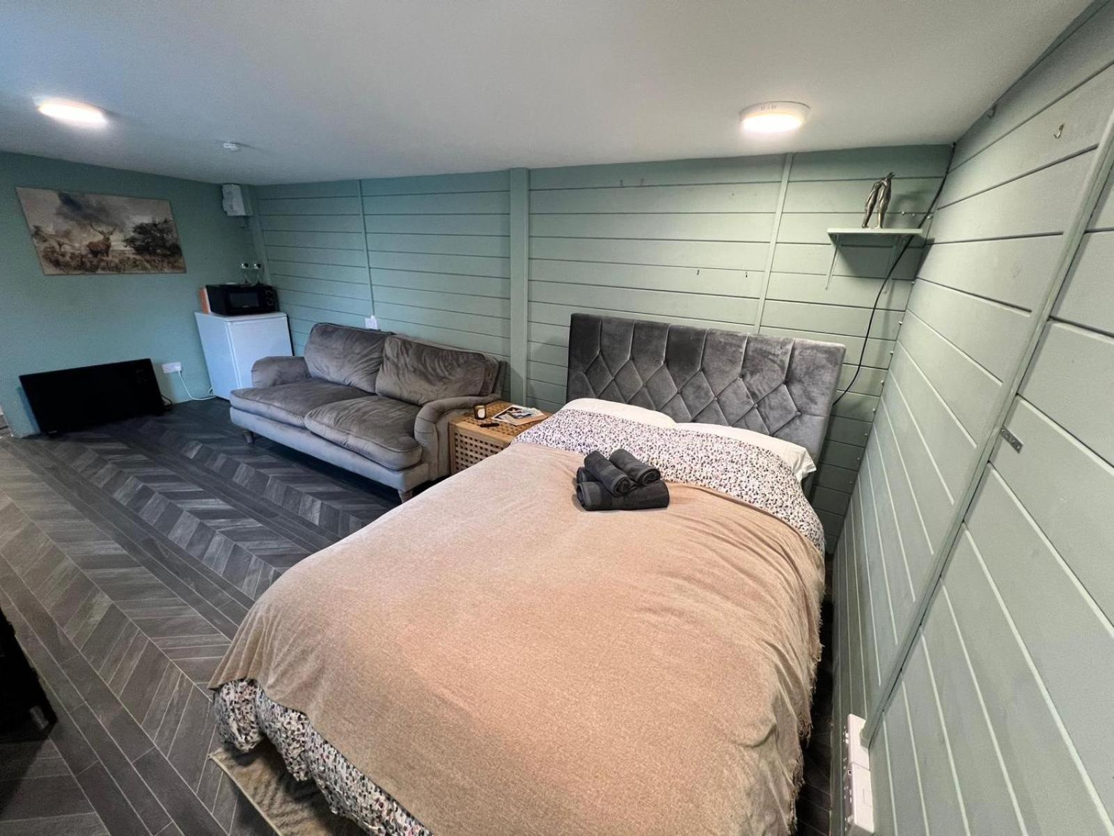 Cozy Cabin Independent Ensuite Guildford Dış mekan fotoğraf