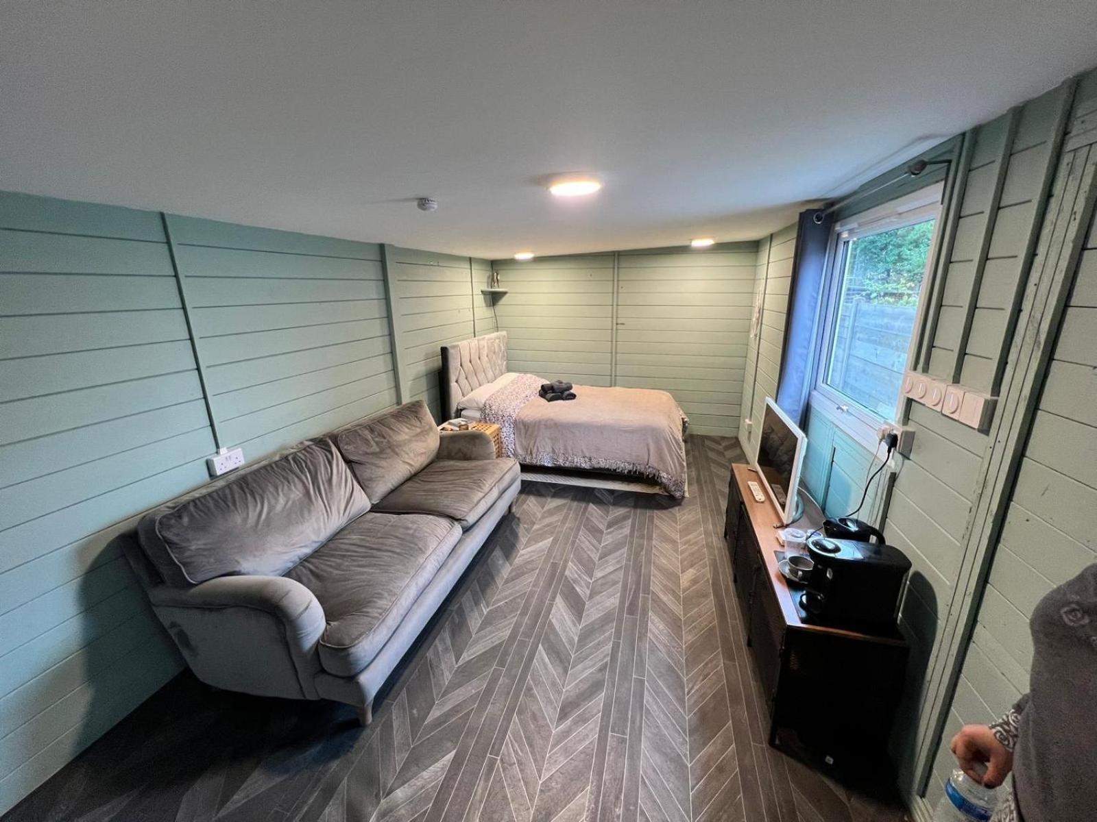 Cozy Cabin Independent Ensuite Guildford Dış mekan fotoğraf
